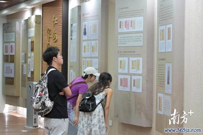 侨批文化读物《海丝心语》在汕首发 走进巨匠视线